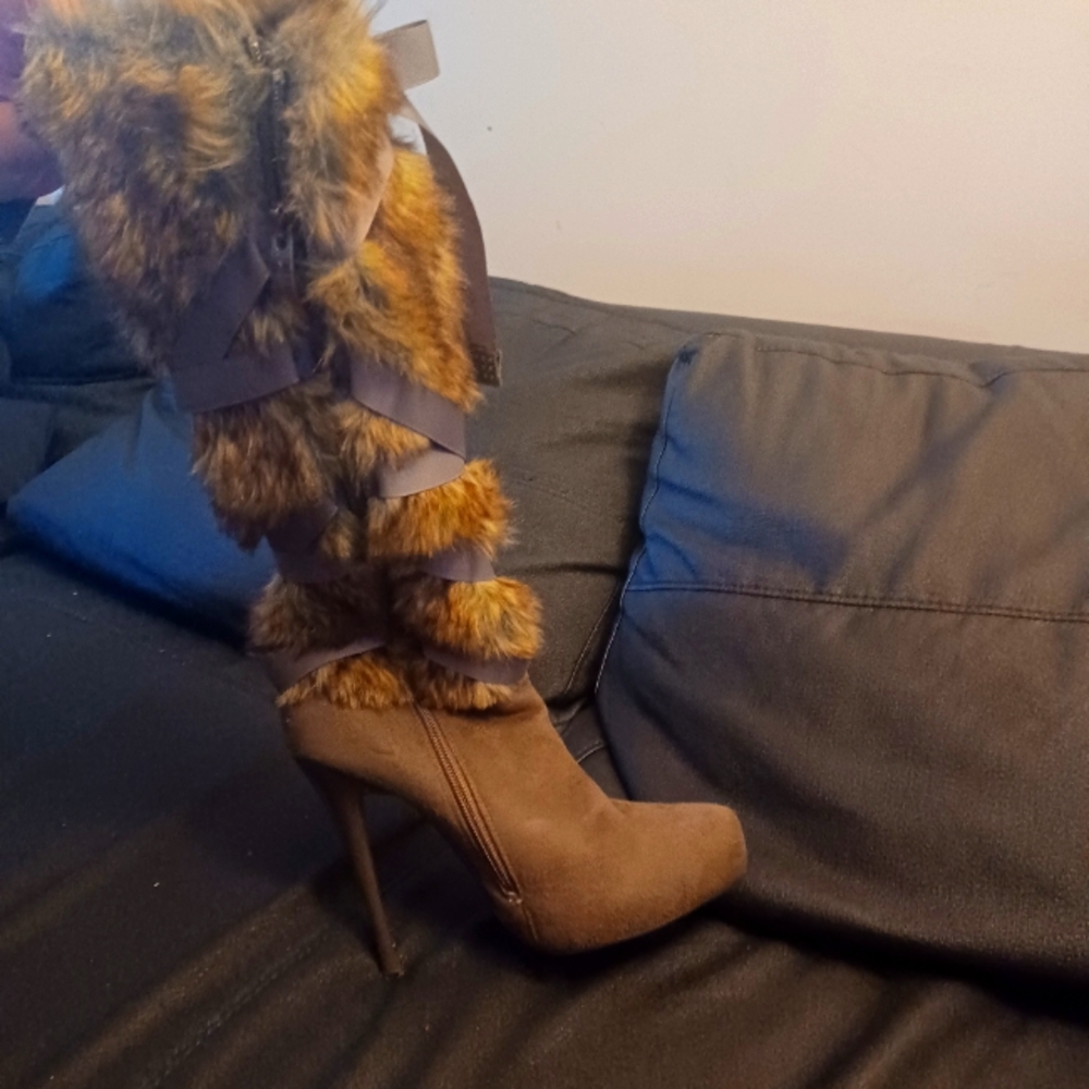 FURRY GREYISH BROWN KNEW HIGH BOOT WITH ABOUT A 5 INCH HEEL.
